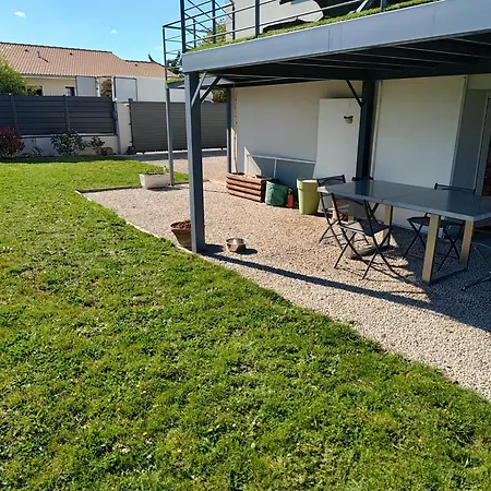 35m2 En Rez De Chaussée De Notre Maison, Terrasse Couverte , Espace Extérieur, Parking Privé Fermé, A 3 Km Du Centre Du Puy En Velay, Tous Commerces Alimentaires à 200metres *
