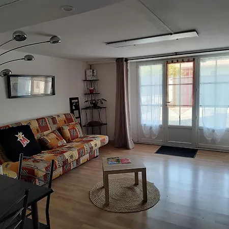 35m2 En Rez De Chaussée De Notre Maison, Terrasse Couverte , Espace Extérieur, Parking Privé Fermé, A 3 Km Du Centre Du Puy En Velay, Tous Commerces Alimentaires à 200metres