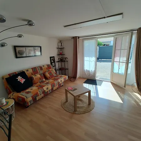 35m2 En Rez De Chaussée De Notre Maison, Terrasse Couverte , Espace Extérieur, Parking Privé Fermé, A 3 Km Du Centre Du Puy En Velay, Tous Commerces Alimentaires à 200metres *